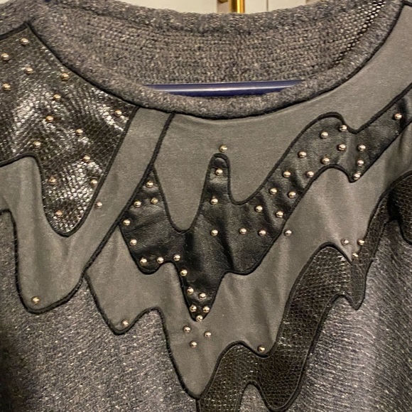 VTG 80s silk blend Black Gray Crew Neck Sweater leather stud detail glam rock - Picture 6 of 6